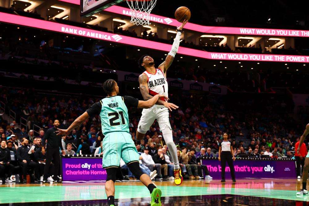 板凳边缘人 板凳边缘人