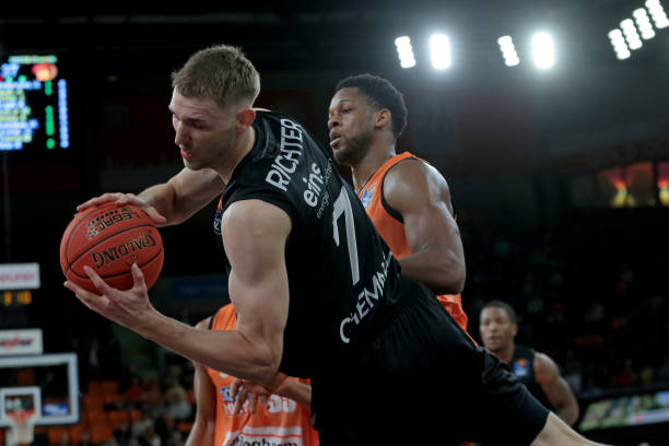 何利用安德 何利用安德