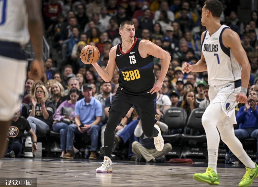 占据优势地 占据优势地